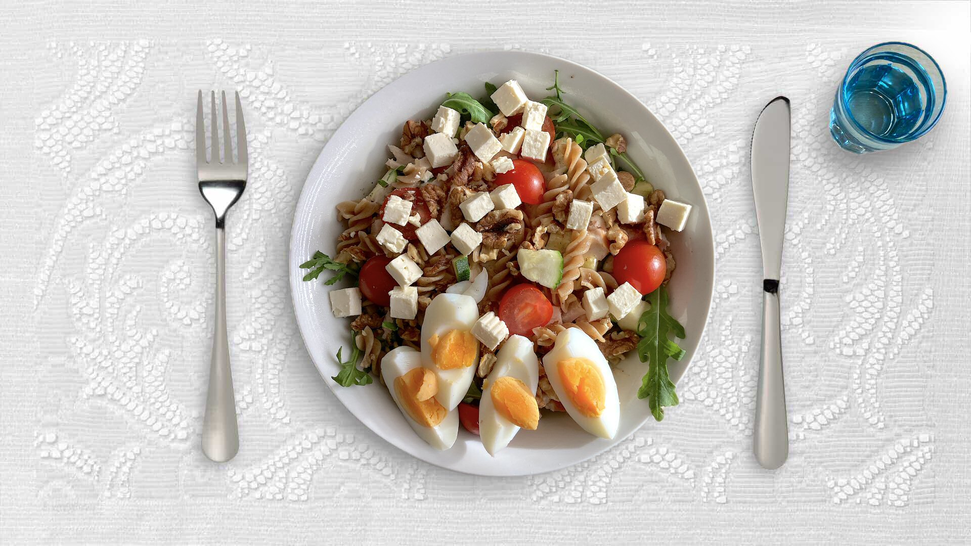Maaltijdsalade macaroni gerookte kip