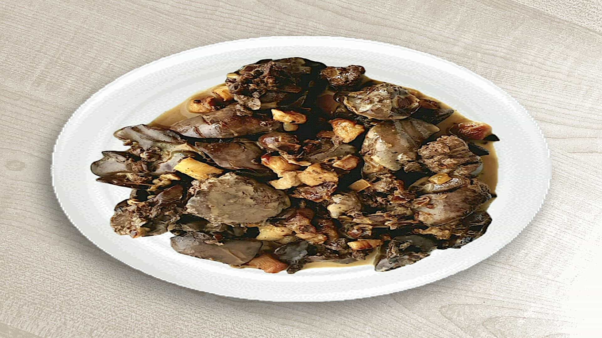 Kippenlevertjes met champignons, ui en spek