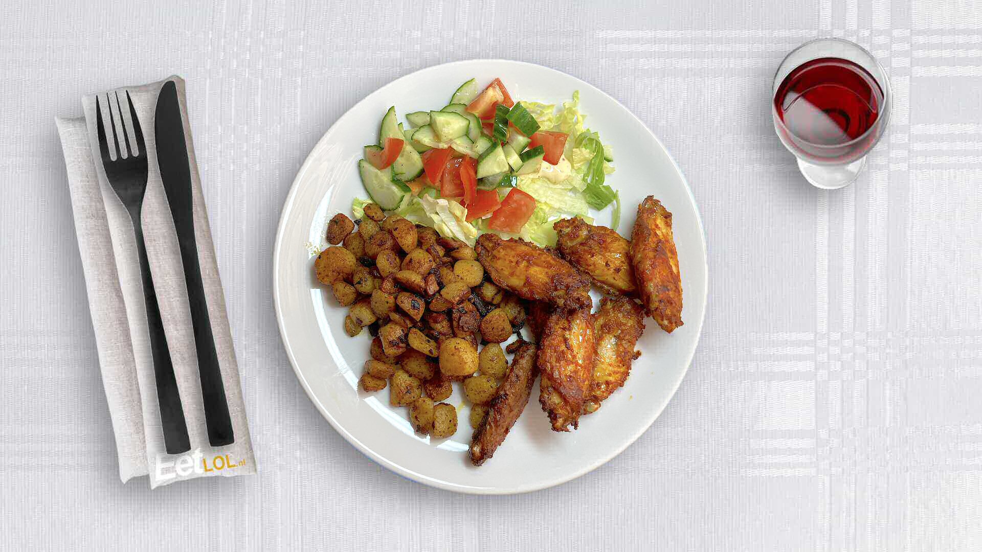 Kipdrumsticks met salade en krieltjes