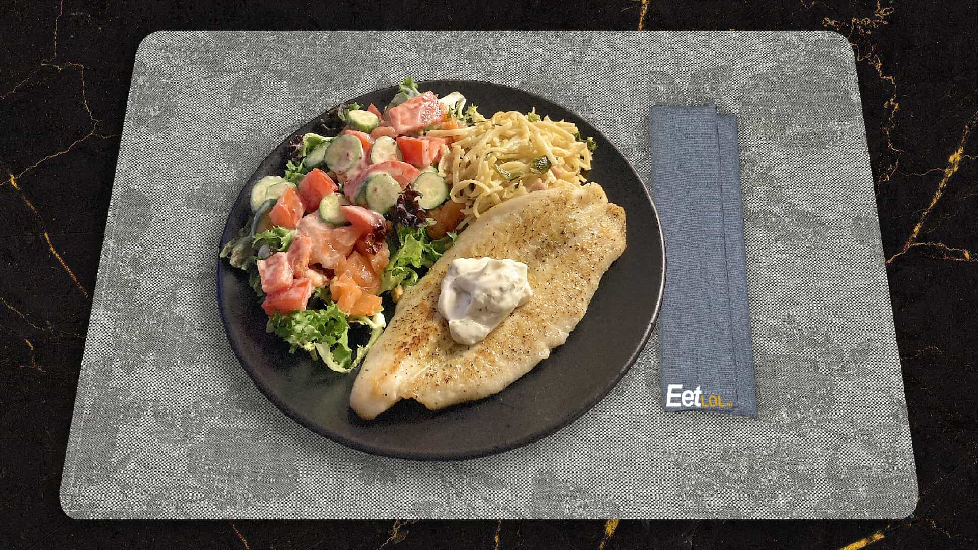 Pangasiusfilet met bami en sla