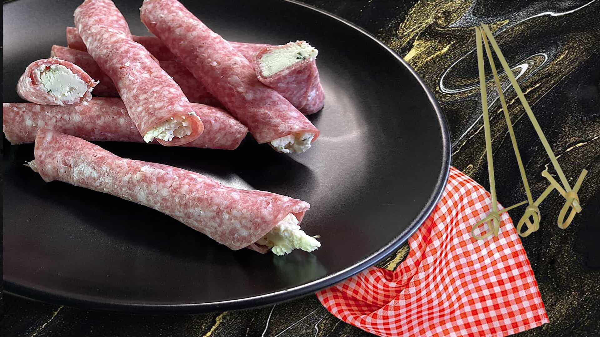 Salamirolletjes met knoflook en kruiden