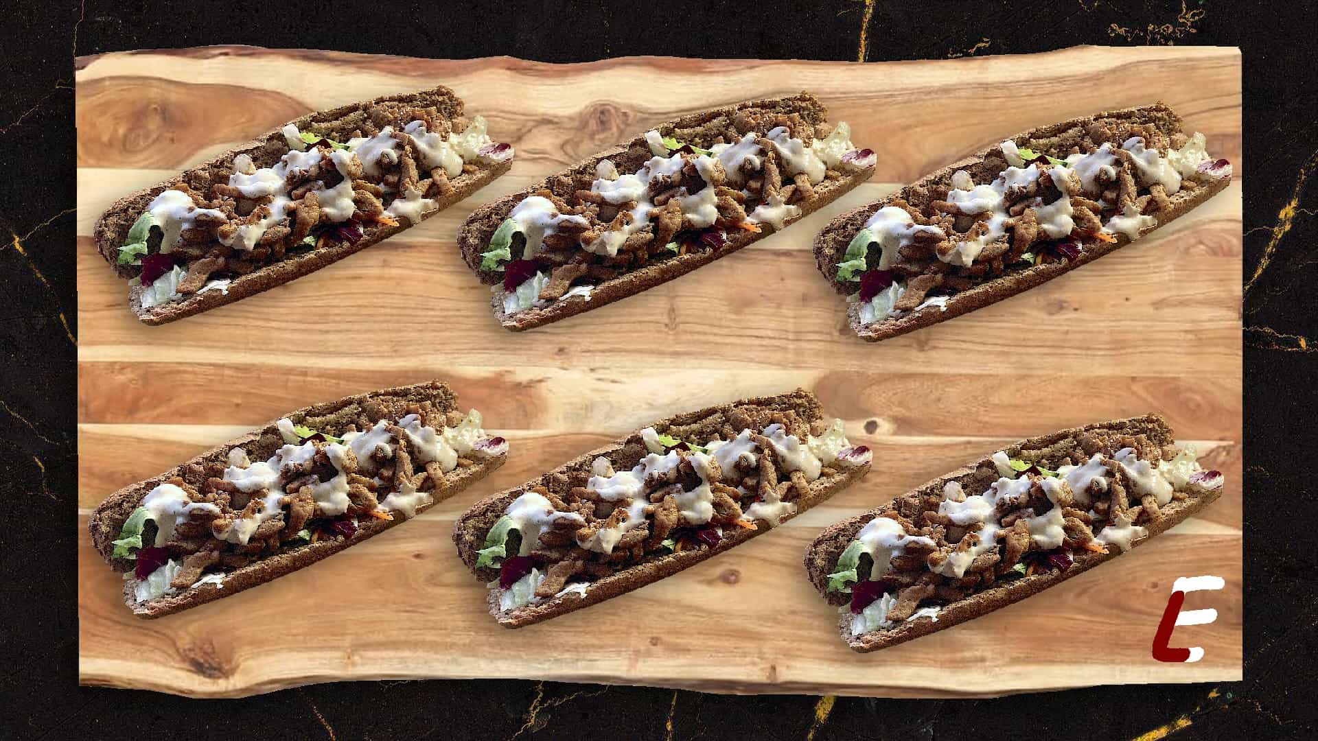 Baguette de luxe with pork and garlic sauce